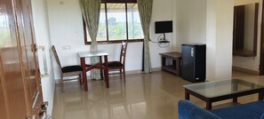 プレミアム スタジオ クイーンベッド 1 台 | リビング エリア