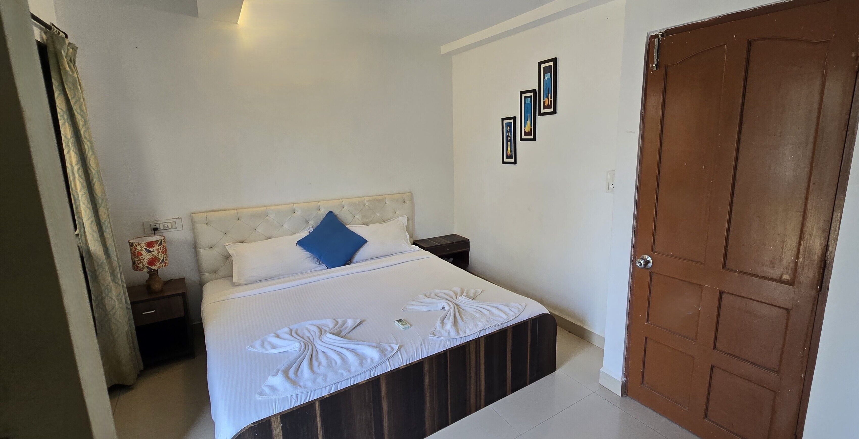 高级开间套房, 1 张大床 | 隔音、免费 WiFi、床单