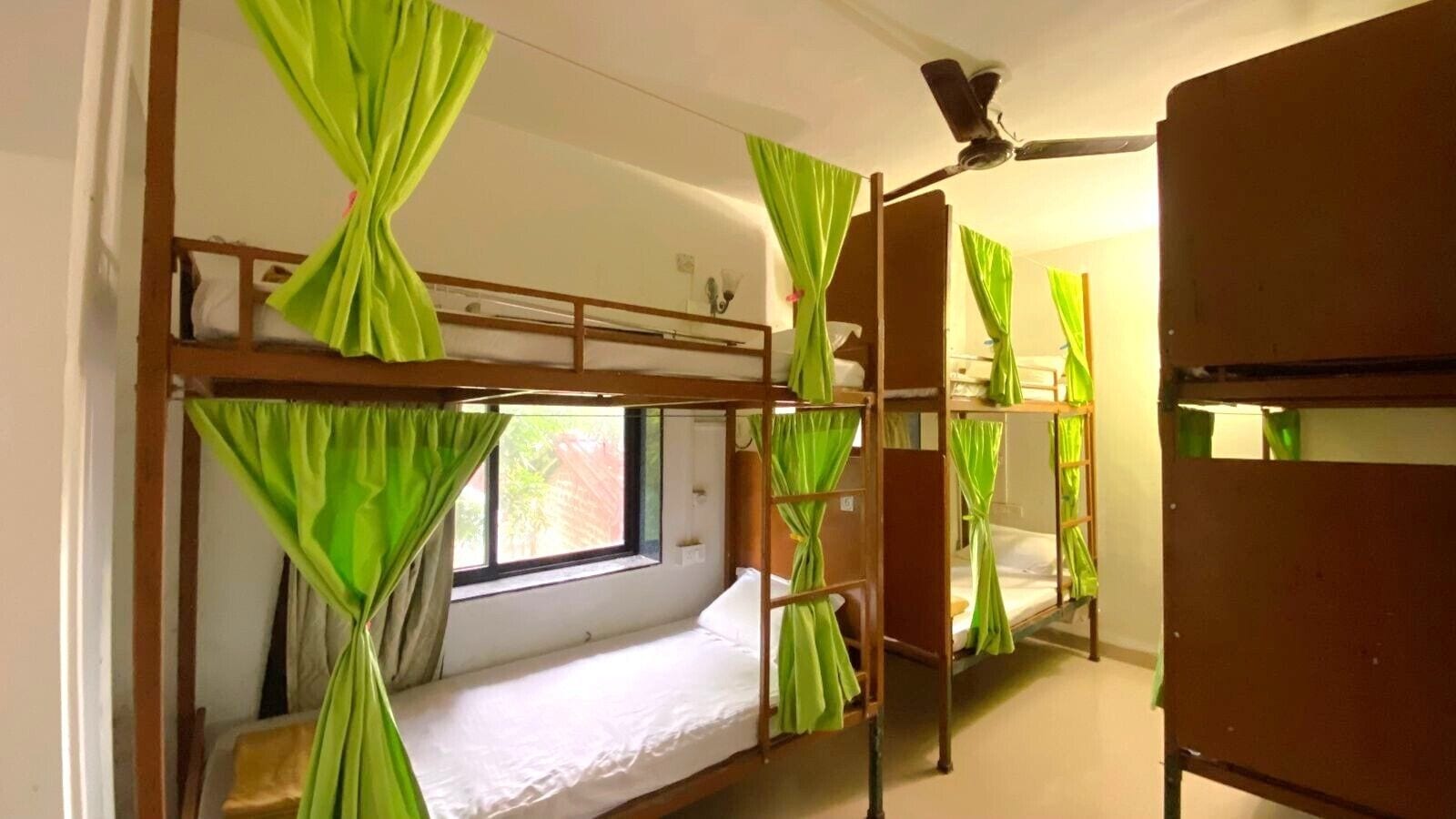 尊荣宿舍, 男女混合宿舍 | 隔音、免费 WiFi、床单