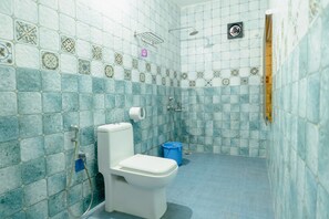 Habitación estándar doble, 1 cama de matrimonio | Baño | Ducha