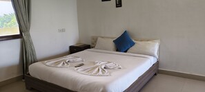 Deluxe Double Room, 1 Queen Bed | Soundproofing, free WiFi, bed sheets - Jungle by sturmfrei Vagator (Vagator)