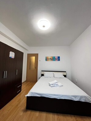 1 soverom, skrivebord, strykejern/-brett og wi-fi