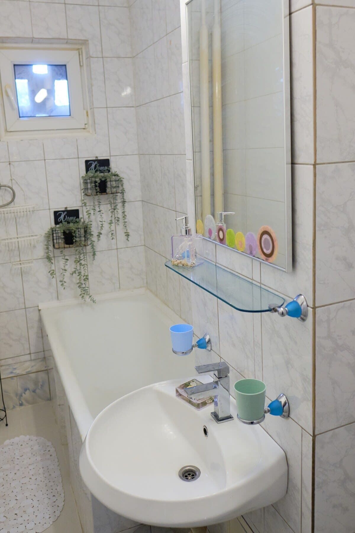 Ducha, secador de pelo y toallas