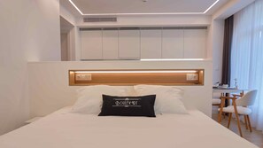 家庭開放式客房 | 客房內保險箱、獨特裝潢、布置獨特、書桌