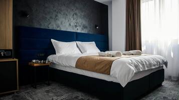 1 bedroom, desk, iron/ironing board, WiFi