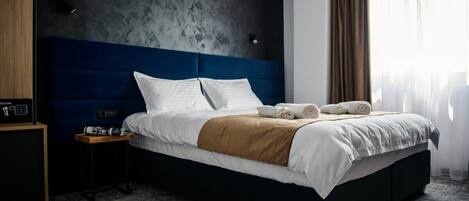 1 bedroom, desk, iron/ironing board, WiFi