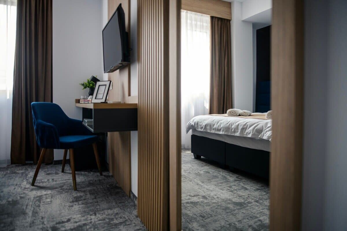 1 bedroom, desk, iron/ironing board, WiFi