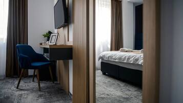 1 bedroom, desk, iron/ironing board, WiFi