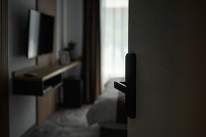 1 dormitori, escriptori, planxa i posts de planxar i wifi 