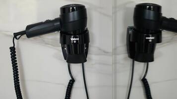 Shower, hair dryer, towels, shampoo