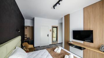 1 chambre, bureau, fer et planche à repasser, Wi-Fi