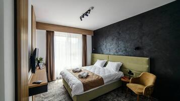 1 bedroom, desk, iron/ironing board, WiFi