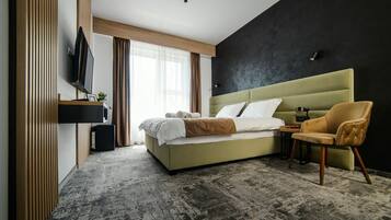 1 bedroom, desk, iron/ironing board, WiFi