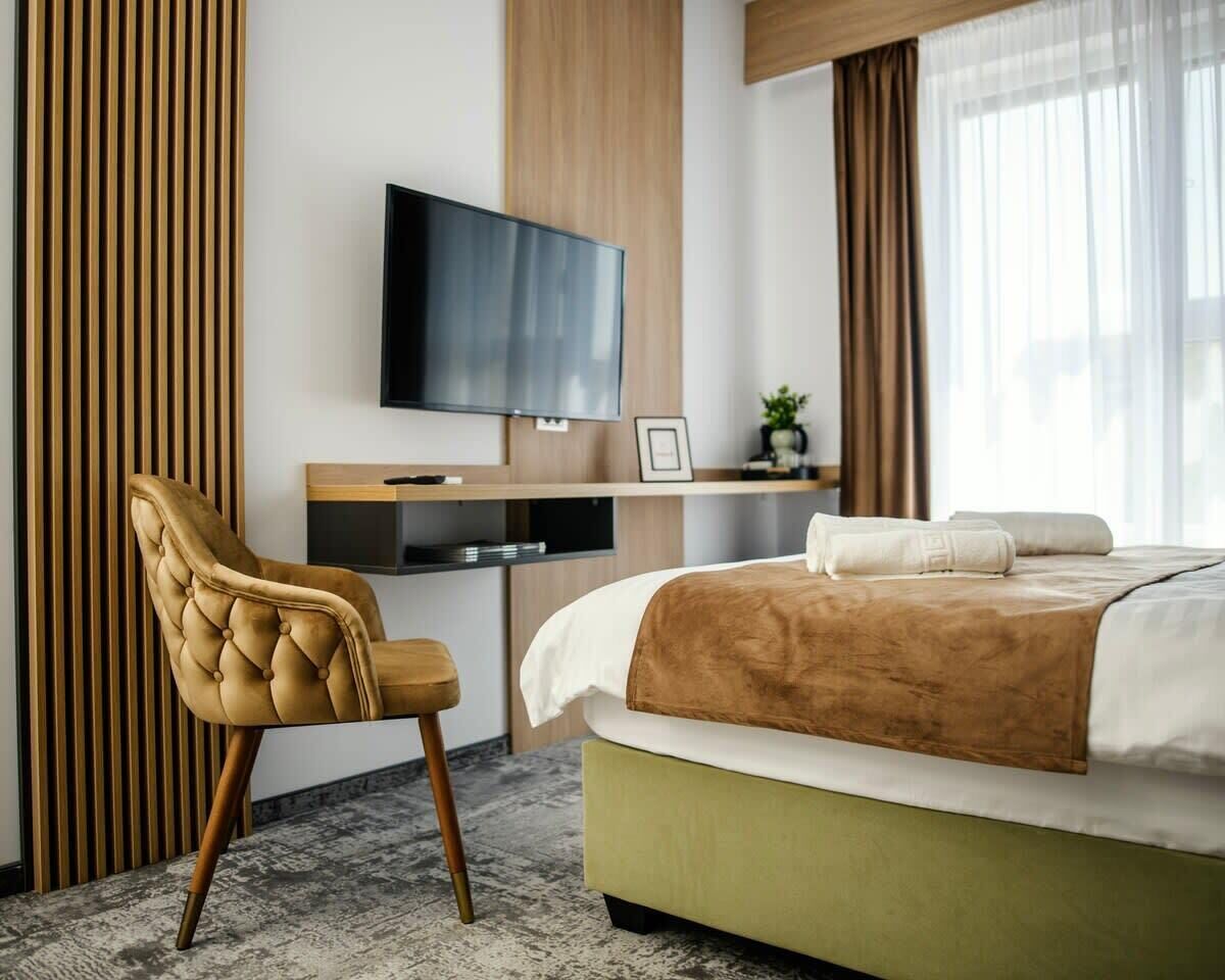 1 bedroom, desk, iron/ironing board, WiFi