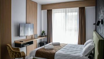 1 bedroom, desk, iron/ironing board, WiFi
