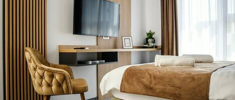 1 bedroom, desk, iron/ironing board, WiFi