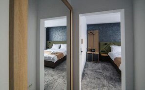 1 slaapkamer, een bureau, een strijkplank/strijkijzer, wifi