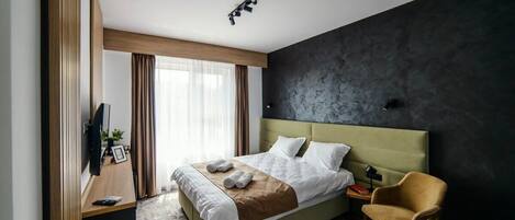 1 bedroom, desk, iron/ironing board, WiFi