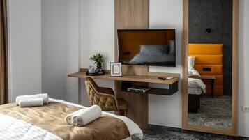 1 bedroom, desk, iron/ironing board, WiFi