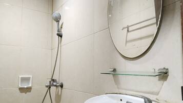 Deluxe Double Room | Bathroom