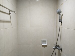 Bathroom - Metro Hotel Bekasi by Cocotel (Bekasi)