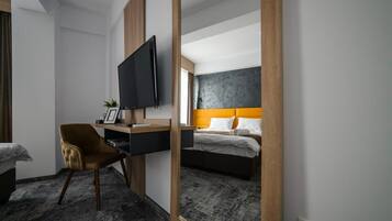 1 bedroom, desk, iron/ironing board, WiFi