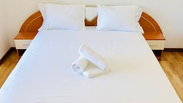 2 bedrooms, desk, iron/ironing board, WiFi