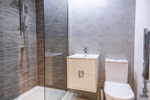 Lejlighed | Badeværelse | Sæbe, Shampoo, Toiletpapir