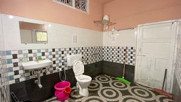 Standard Shared Dormitory, Mixed Dorm | Bilik Mandi | Pancuran mandi, hulu semburan mandi hujan