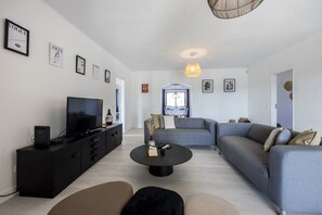 TV, fireplace - Quinta Bacelo da Bola (Lagoa)