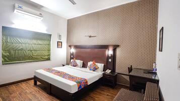 Egyptian cotton sheets, premium bedding, in-room safe, free WiFi