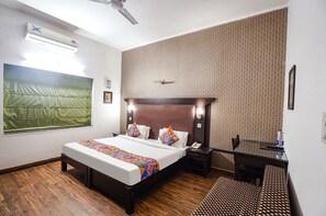 1 bedroom, Egyptian cotton sheets, premium bedding, in-room safe