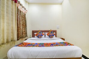 Family Room | Egyptian cotton sheets, premium bedding, in-room safe, free WiFi - Fabexpress Udgam Palace (Ujjain)