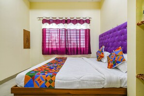 Egyptian cotton sheets, premium bedding, in-room safe, free WiFi - Fabexpress Udgam Palace (Ujjain)