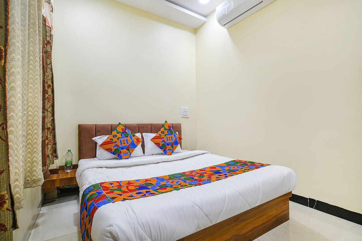 Family Room | Egyptian cotton sheets, premium bedding, in-room safe, free WiFi
