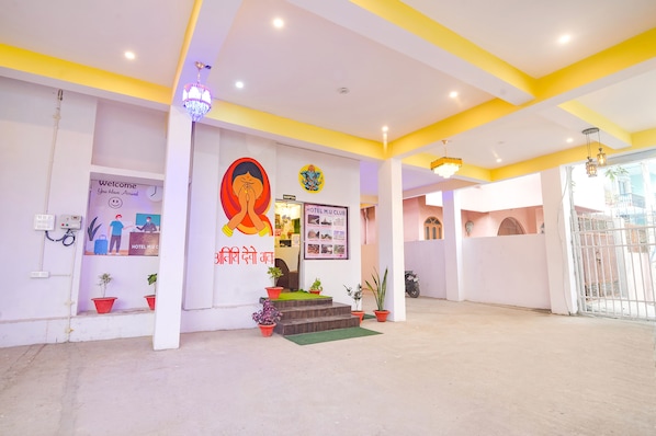 Interior entrance - Fabexpress Mu Club (Danapur)