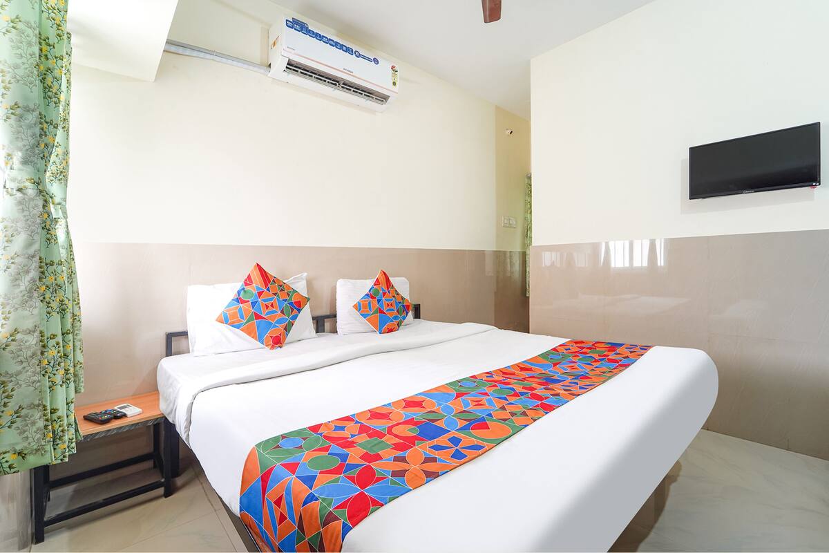 Egyptian cotton sheets, premium bedding, in-room safe