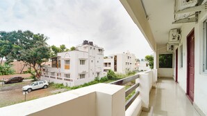 Lobby - FabExpress Clover Castle (Coimbatore)
