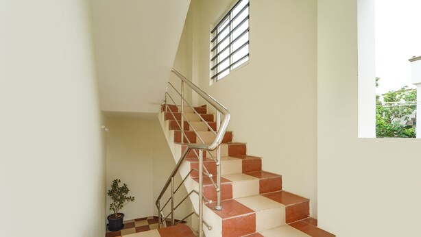Lobby - FabExpress Clover Castle (Coimbatore)