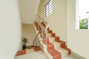 Lobby - FabExpress Clover Castle (Coimbatore)