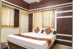 Egyptian cotton sheets, premium bedding, in-room safe, free WiFi