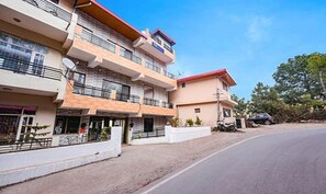 Front of property - Fabhotel The Kasauli Heavens (Kasauli)