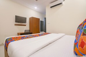 Egyptian cotton sheets, premium bedding, in-room safe, free WiFi