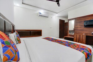 Egyptian cotton sheets, premium bedding, in-room safe, free WiFi - Fabhotel Akash Inn (Agra)