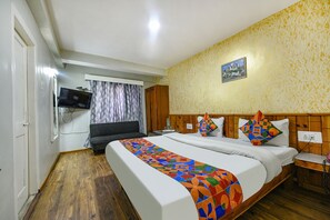 Deluxe Room | Egyptian cotton sheets, premium bedding, in-room safe, free WiFi - Fabhotel Monalisa (Manali)