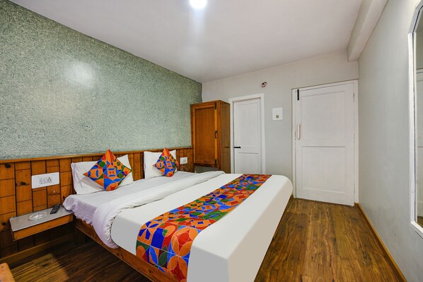 Egyptian cotton sheets, premium bedding, in-room safe, free WiFi - Fabhotel Monalisa (Manali)