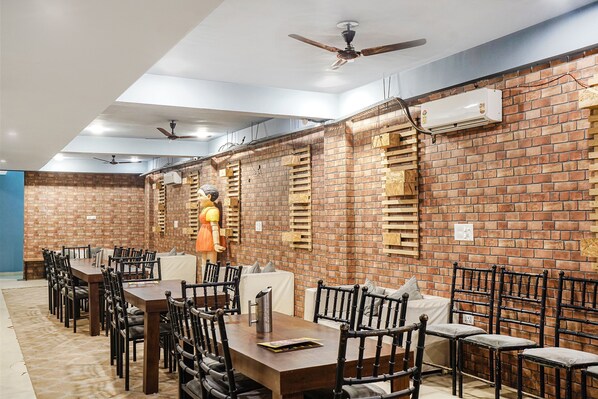 Restaurant - Fabhotel Aanya Suites (Noida)