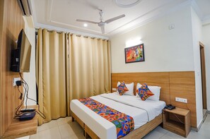 Egyptian cotton sheets, premium bedding, in-room safe, free WiFi - Fabhotel Aanya Suites (Noida)