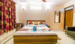 Egyptian cotton sheets, premium bedding, in-room safe, free WiFi