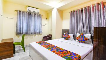 Egyptian cotton sheets, premium bedding, in-room safe, free WiFi